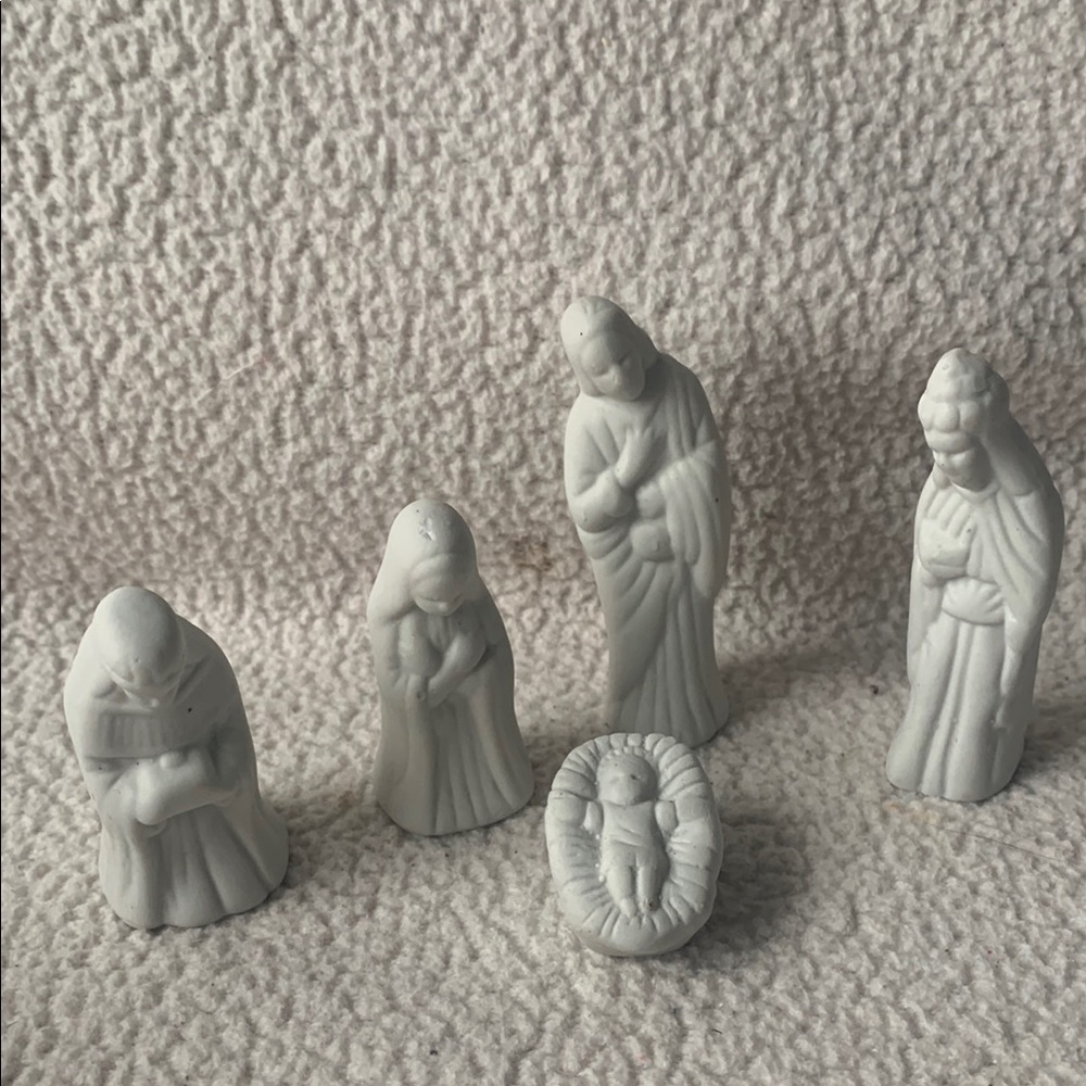 Vintage  primak White Nativity Figurine Set